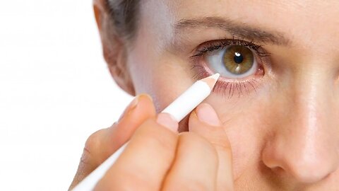 9 Makeup Mistakes That Make You Look Older