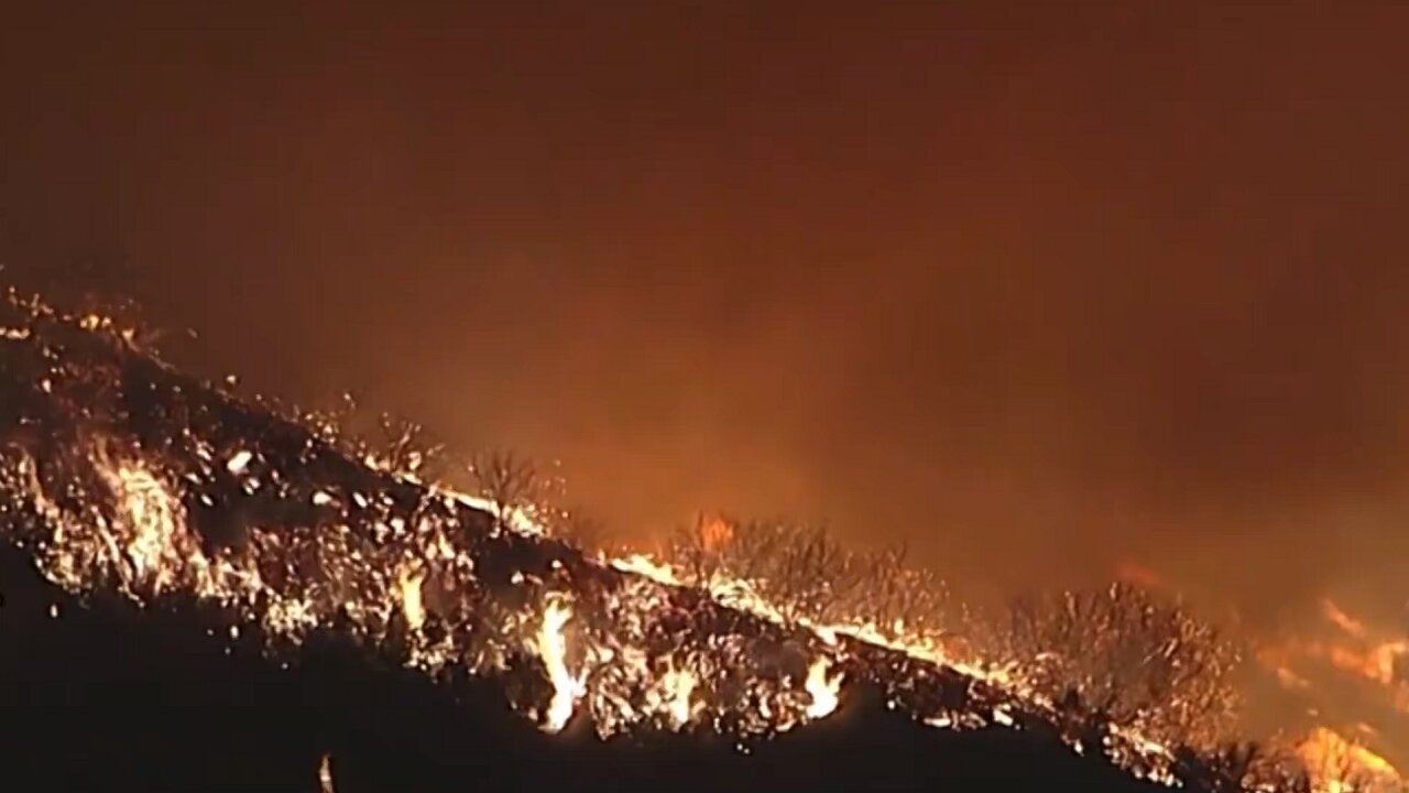 Fire🔥Tornado🌪️Pacific🔥Palisades🔥LOST🌴Angeles👀California🌴🏃♂️😨😱