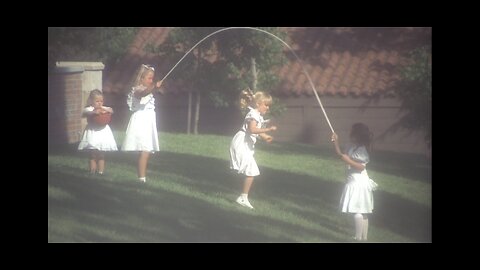 "1,2 Canta a viva voz, 3,4 el hombre del saco.." | Pesadilla en Elm street | 1984