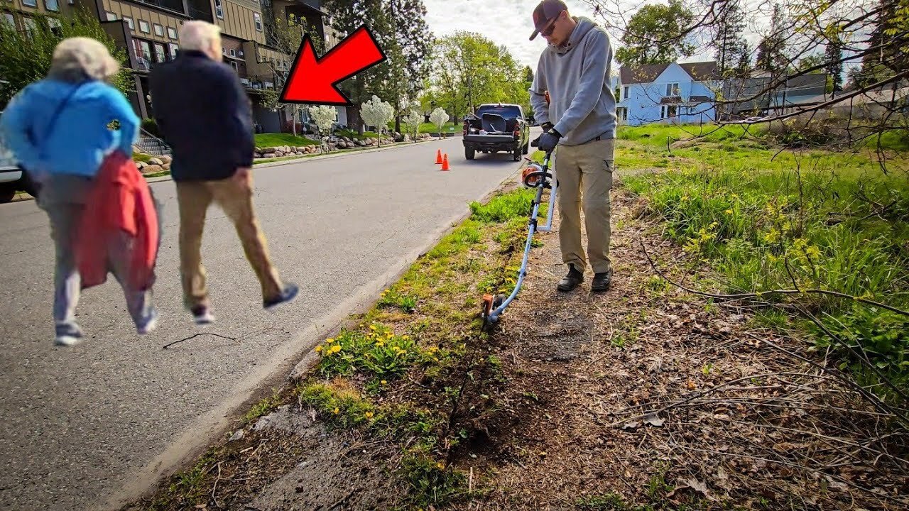 Couple Uses STREET Rather Than This MESSY SIDEWALK | They Thank Me For CLEANING It Up!