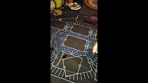 Strange Energy in the Collective | OG Tarot Reading 🔮