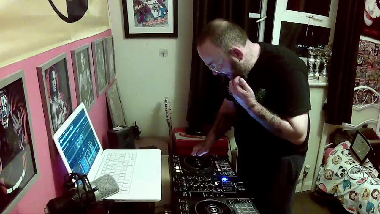 SkankOut#289 is is live! linktr.ee/skankout for all live links!