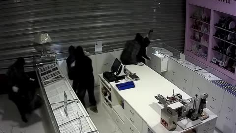 Store Owner Uses Fog Machine To Stop Thieves