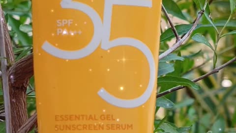 Salah satu sunscreen terbaik buat kulit asia