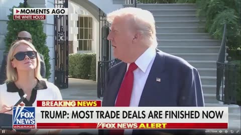 Tổng thống Trump chỉ đến một khoản HOÀN TIỀN tiềm năng cho người Mỹ...