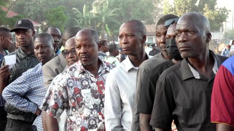 Uganda voting delay keeps residents waiting at polls