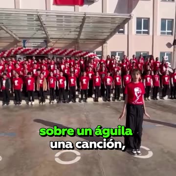 Escolares turcos celebran con 'Katiusha' el Día de la República