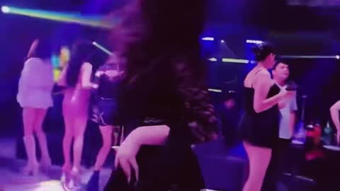 No signal in the nightclub Dance girls