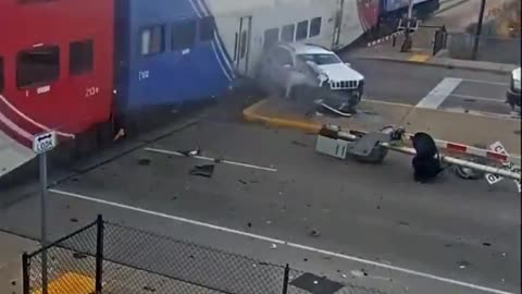 Utah driver jumps out of his SUV seconds before a train slams into it