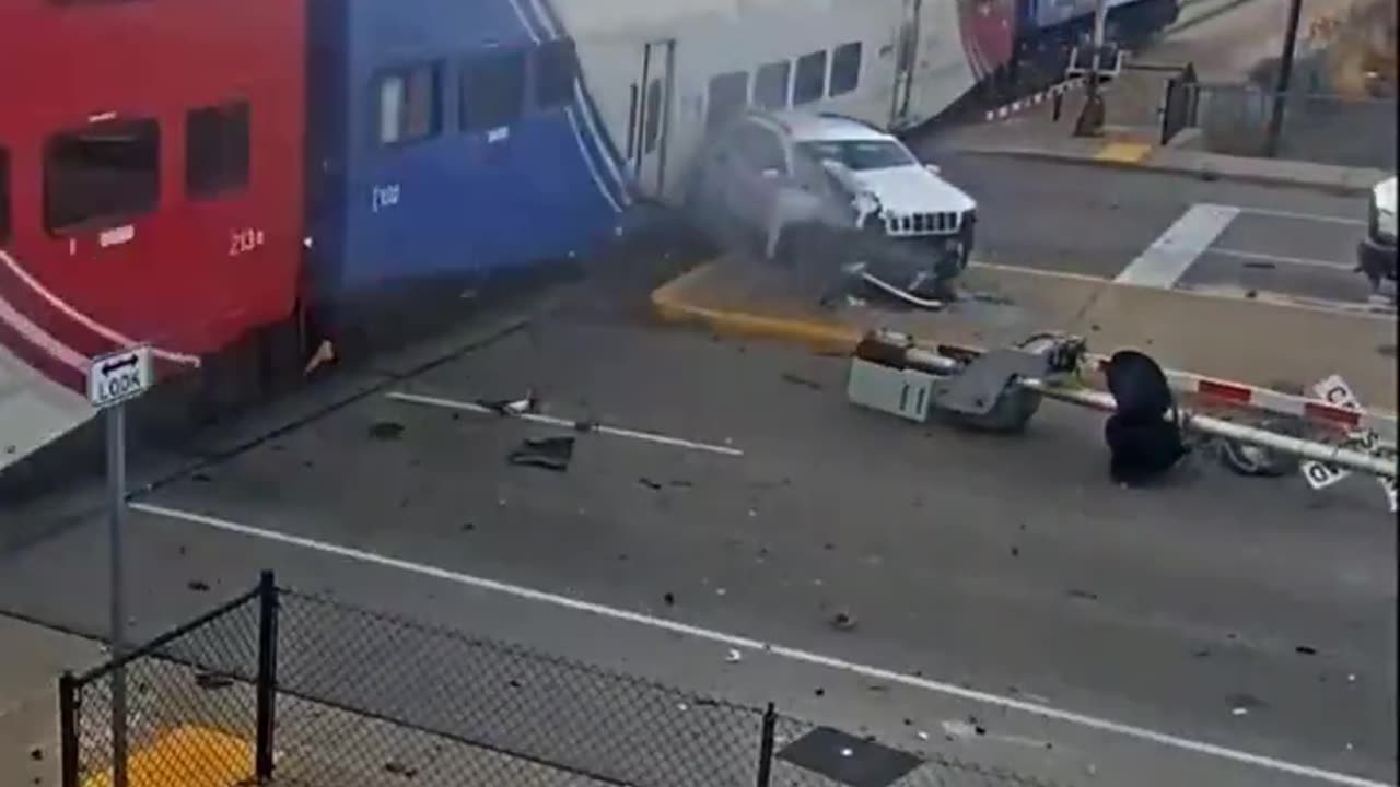 Utah driver jumps out of his SUV seconds before a train slams into it