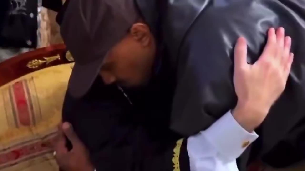 YE Asks Rabbi for Forgiveness