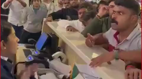 IndiGo Chaos: 550+ Flights Cancelled; Passenger Pleads for Sanitary Pads for Bleeding Daughter