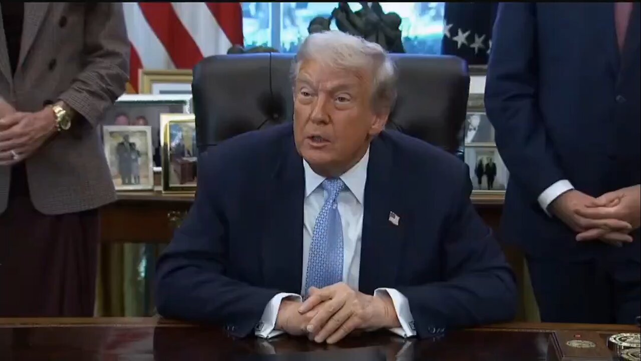 🤡 ‘DON’T TALK ABOUT IT TOO MUCH’ – Trump’s very unconvincing act of