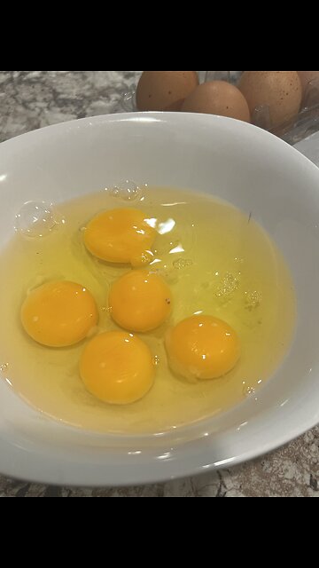 Easy One-Pot Breakfast: Potatoes, Bacon & Eggs in Minutes!