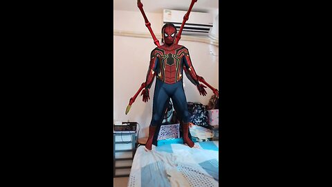 "The power of Spider-Man reappears! The beautiful boy wears the Iron Spider suit, with super sense,