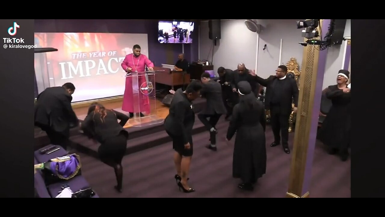 New Year! Same Praise!! 🕺🏽💃🏾 #praisebreak