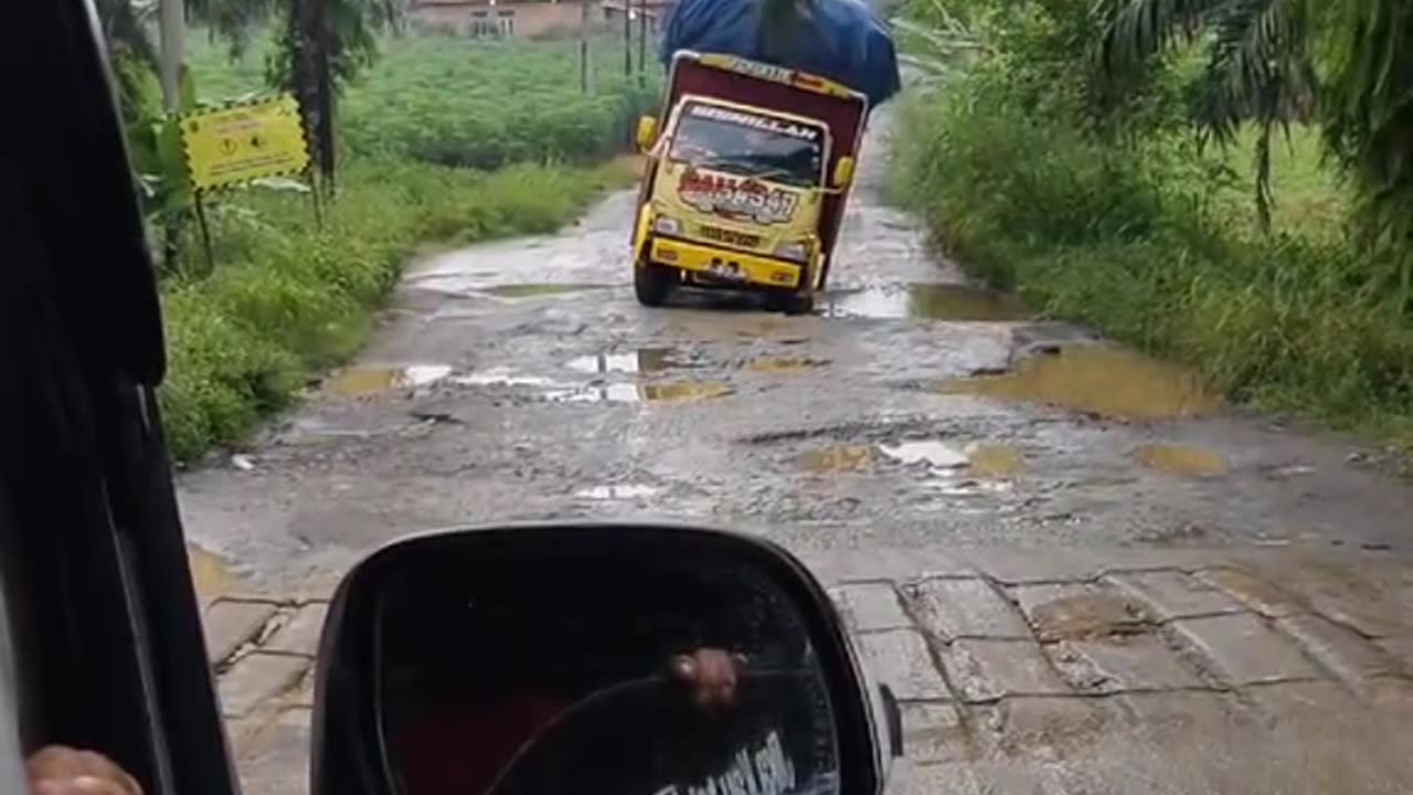 The truck swayed again due to the potholes in the road