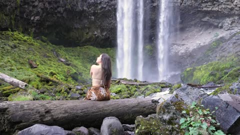 Hiking in the forest Tamanawas Falls