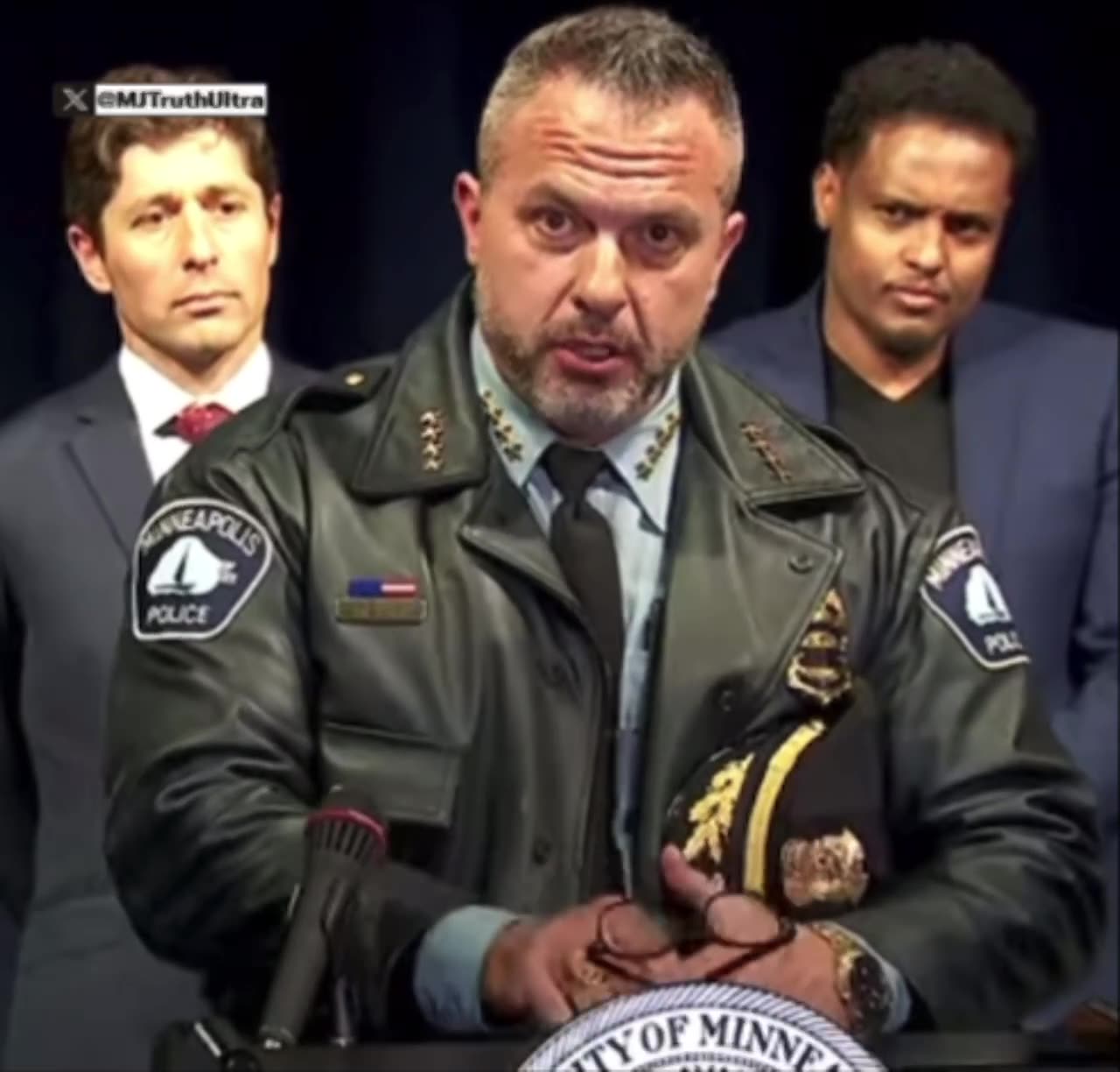 Minneapolis Police Chief tells Somalians to Call 911