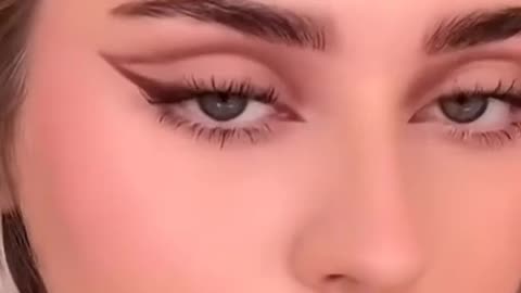 Eye makeup using eyelash curler