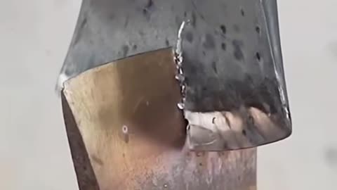 Hydraulic axe pressing