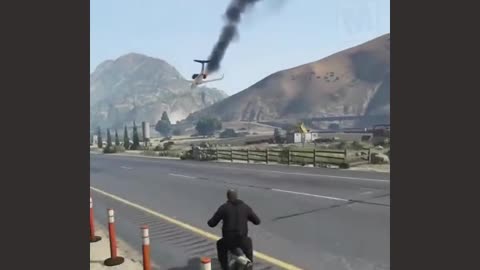 GTA - pilotando moto até o avião