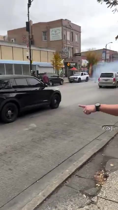 Chaos erupts in Chicago as Border Patrol agents reportedly fired upon