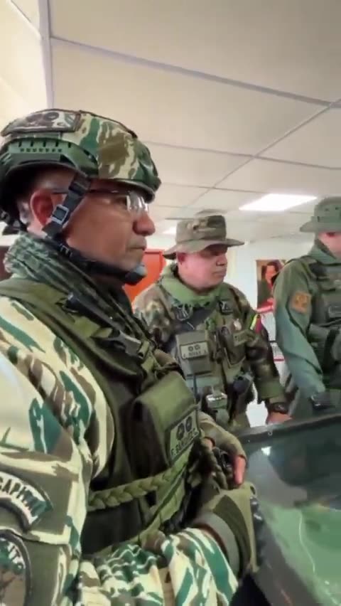 "Venezuelan generals preparing the defense to stop a possible amphibious invasion"