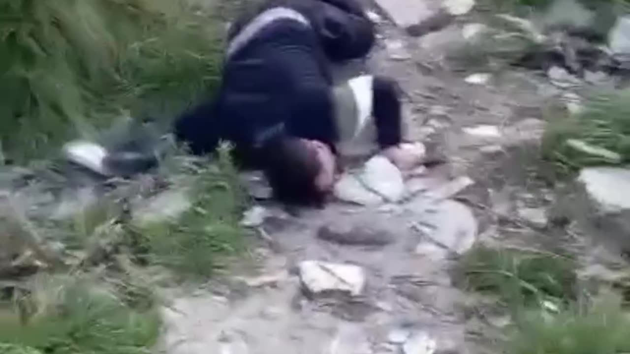 🇸🇾 (18+) WATCH: Alawites made to crawl like dogs, then executed by HTS