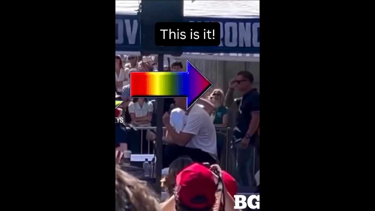 Video of Charlie Kirk's security guy behind him turning camera glasses on