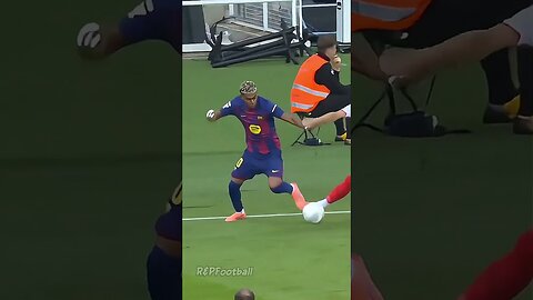 Yamal COOKED Defenders at 18 😈 | Real-Time Skills 2025