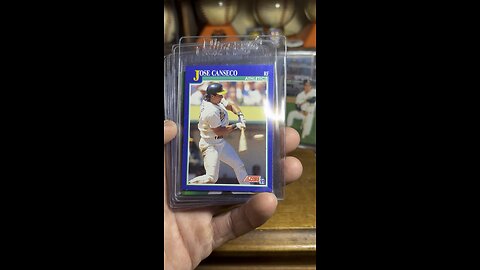 WHY THIS PICTURE? #junkwax #baseballcards #sportscards #canseco #topps #donruss #fleer #weirdphotos