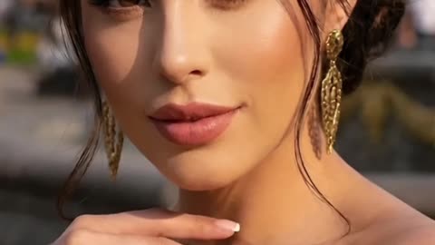 This look made me feel like royalty… would you wear this for a night out too? #goldglam #boldbeauty