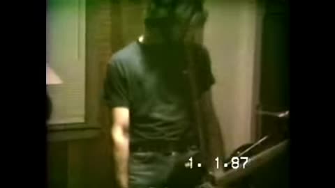 Nirvana - (Rehearsal) Krist Novoselic's mother's house, Aberdeen 1988