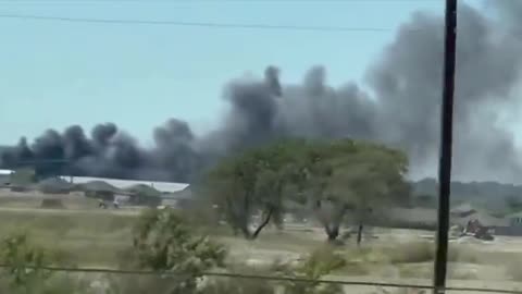 Plane crashes in Fort Worth, Texas, igniting multiple vehicles