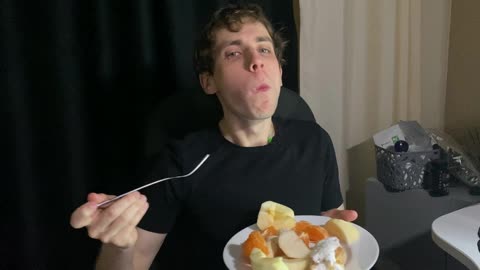 Фрукты + эклер: мой идеальный перекус