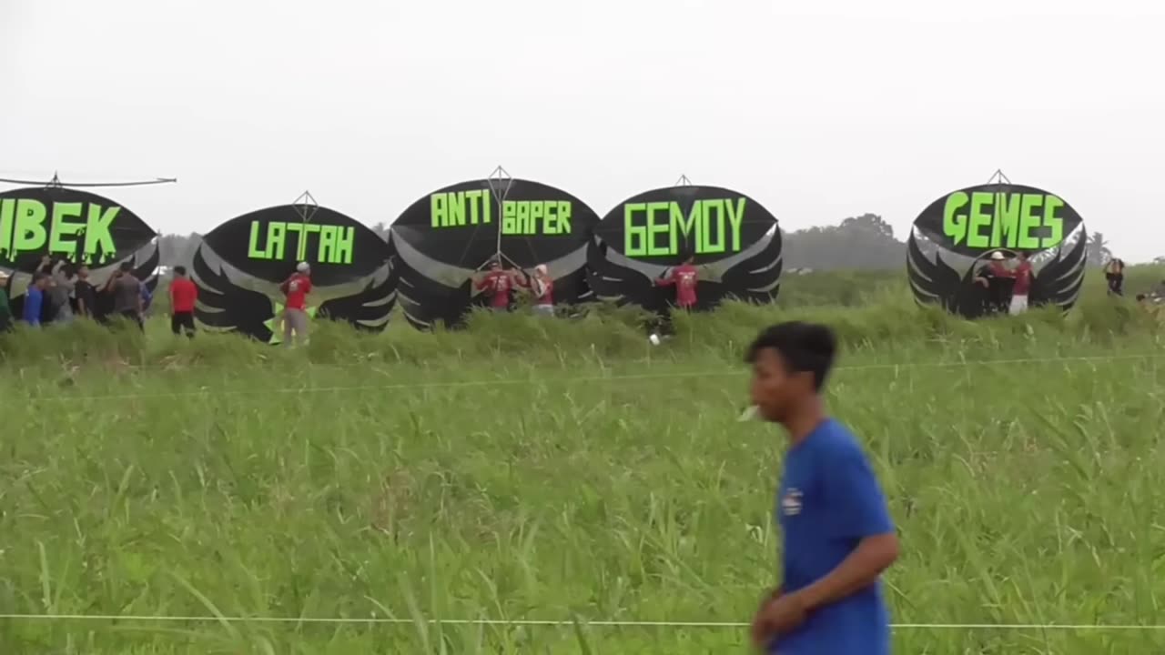 Fun Afternoon Flying Kites with Friends - Part 4