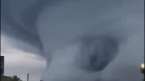 BREAKING: Massive thundercloud engulfs Brazilian towns, creating terrifying