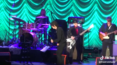 CENTERFOLD ~ J. GEILS BAND ( LIVE )