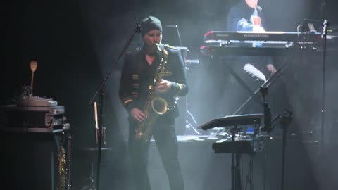 Clocks / The Angel of Mons - Steve Hackett (live)