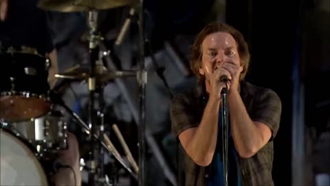 Do the Evolution - Pearl Jam (live)