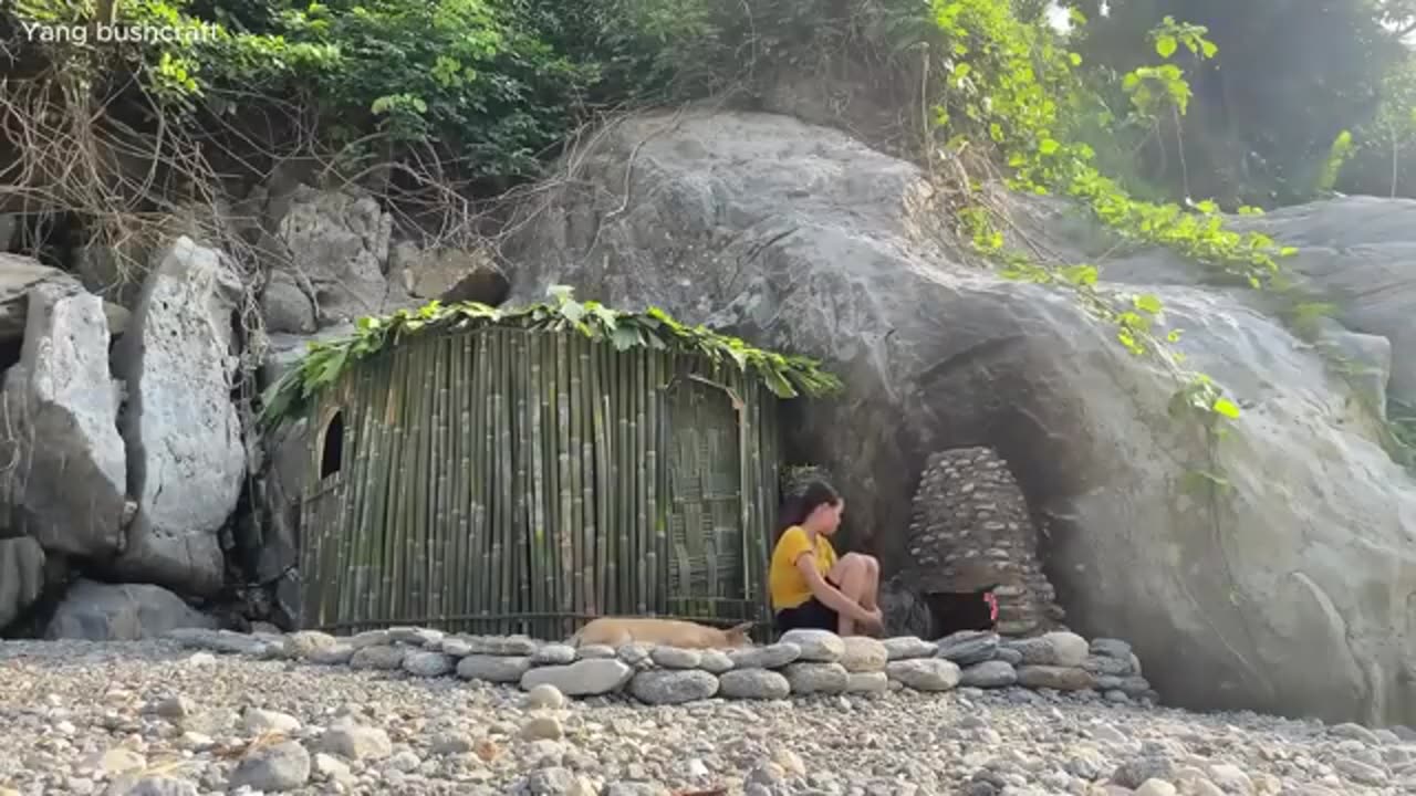 Building a Bamboo Shelter by the River: Bushcraft Survival and Fishing Tips