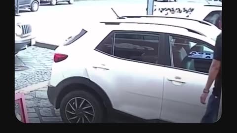 Hombre aprovecha un descuido y deja el vehículo abierto para robar