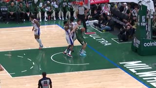 Milwaukee Bucks - Pretty pair of buckets from Kyle Kuzma.