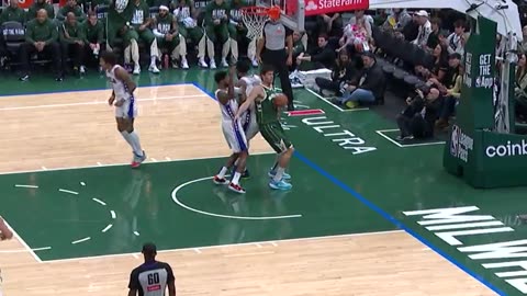 Milwaukee Bucks - Pretty pair of buckets from Kyle Kuzma.