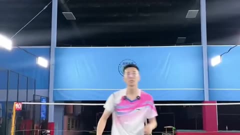 打羽毛球如何观察对方位置？
