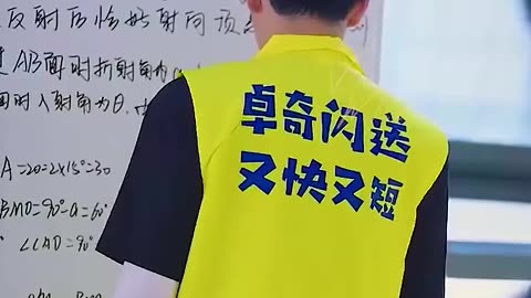 Ai ngờ dưới bộ đồng phục giao hàng lại ẩn giấu một huyền thoại võ lâm - Tập 1