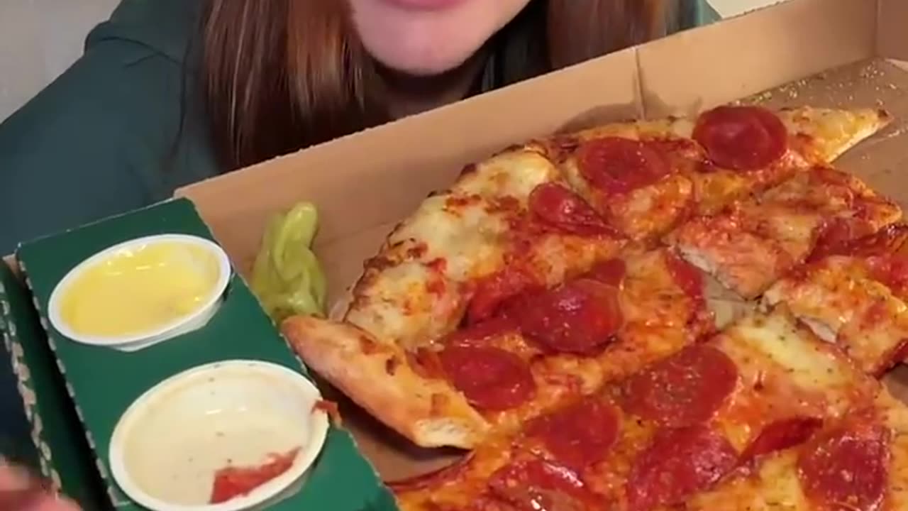 Trying Papa John’s new garlic dip flight!