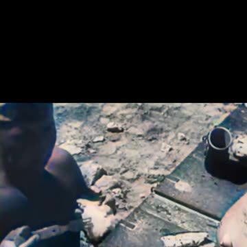 German Afrika Korps fry eggs on tank 1941 unconventional cooking #Colourized footage 🇩🇪 🍳 🎥