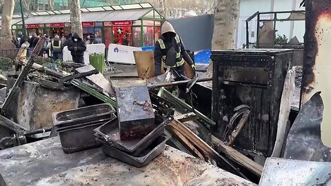 Fire engulfs section of popular Bryant Park holiday market in NYC